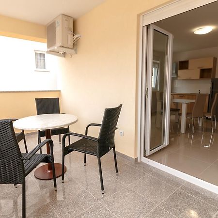 Summer Fun Apartments โนวาลยา ภายนอก รูปภาพ