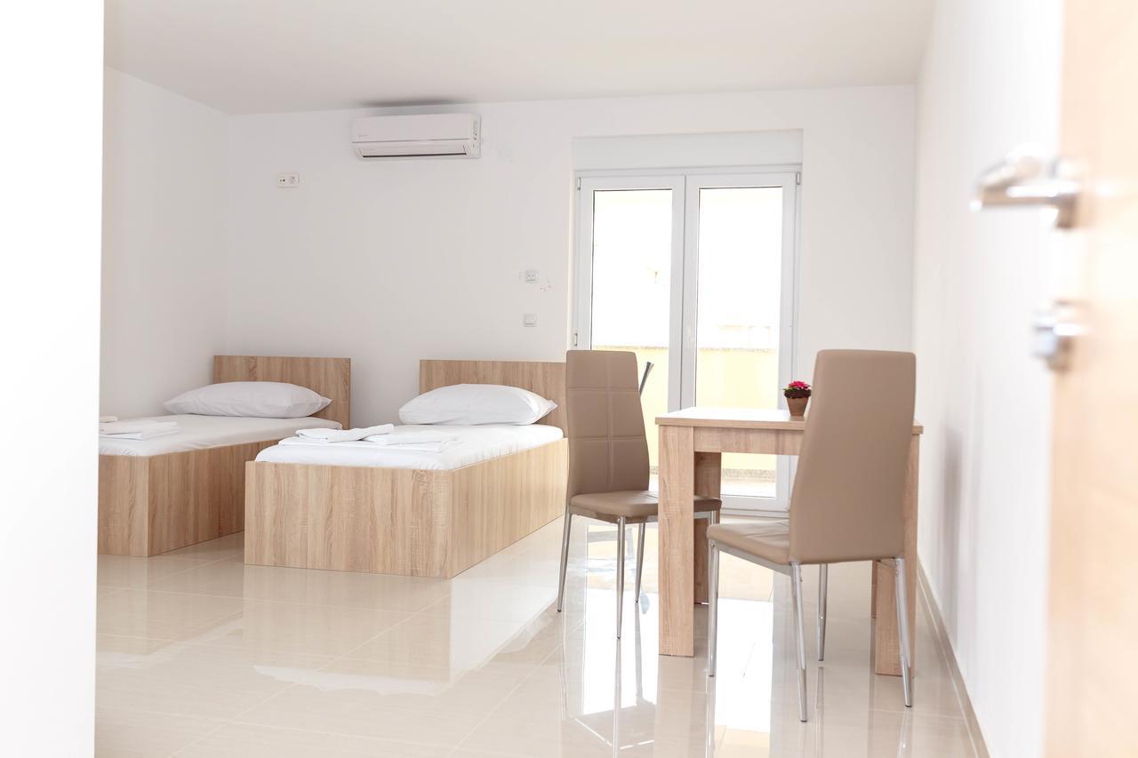 Summer Fun Apartments โนวาลยา ภายนอก รูปภาพ