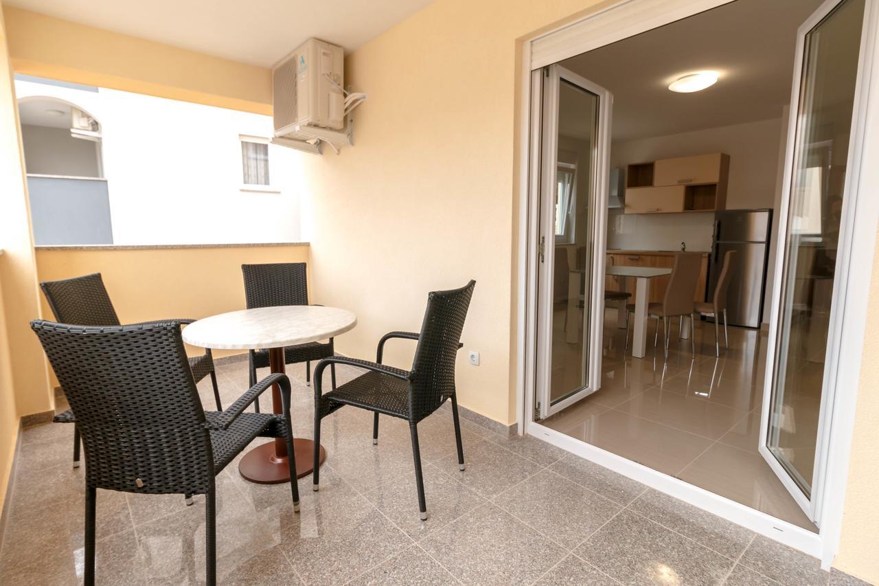Summer Fun Apartments โนวาลยา ภายนอก รูปภาพ