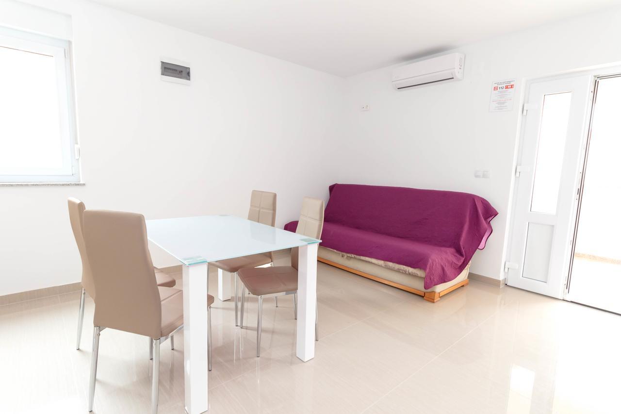Summer Fun Apartments โนวาลยา ภายนอก รูปภาพ